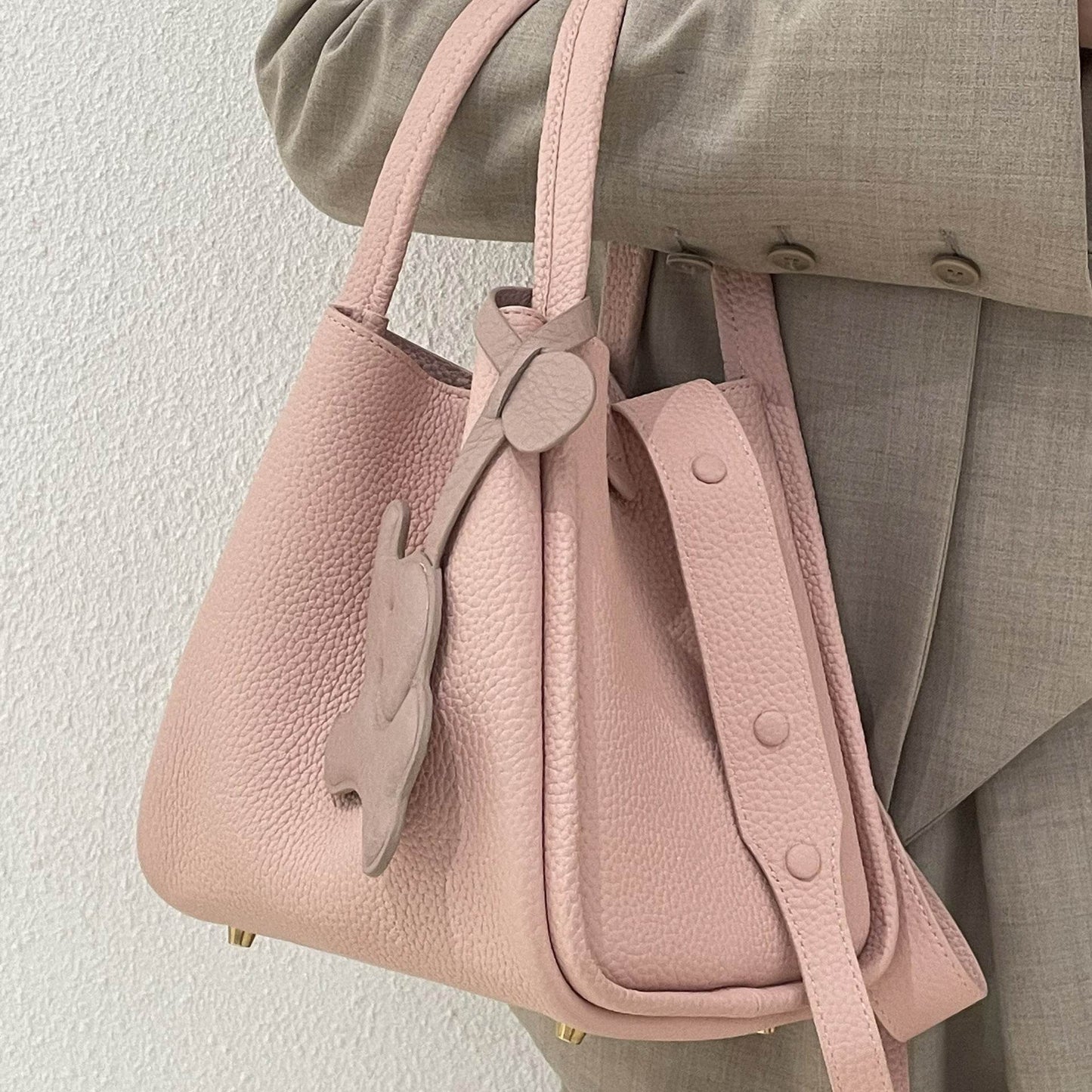 Carry a crossbody bucket bag - Price Value Store