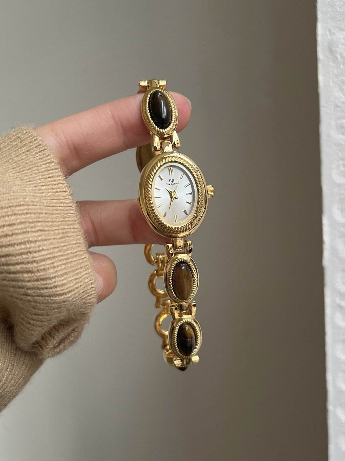 BS New Hot Selling Factory Direct Foreign Trade Small Fragrance Middle Ancient Light Luxury Pearl Bracelet Watch Elegant Women's Watch Small Gold Watch - Price Value Store