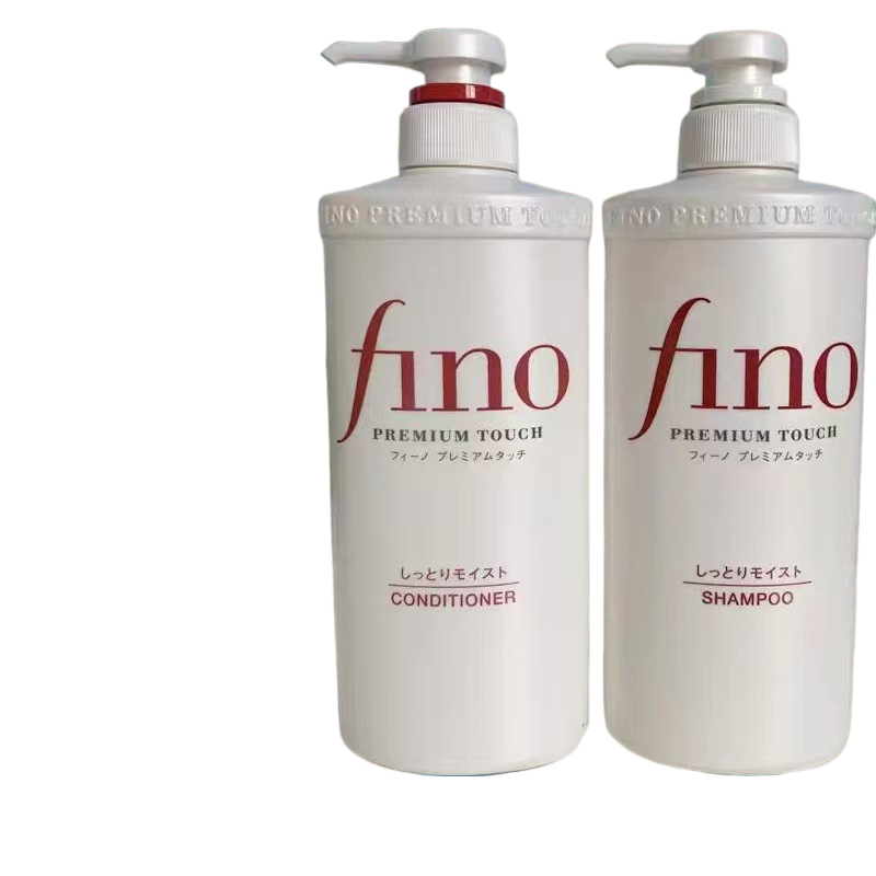Shampoo makes hair smooth and reduces frizz.