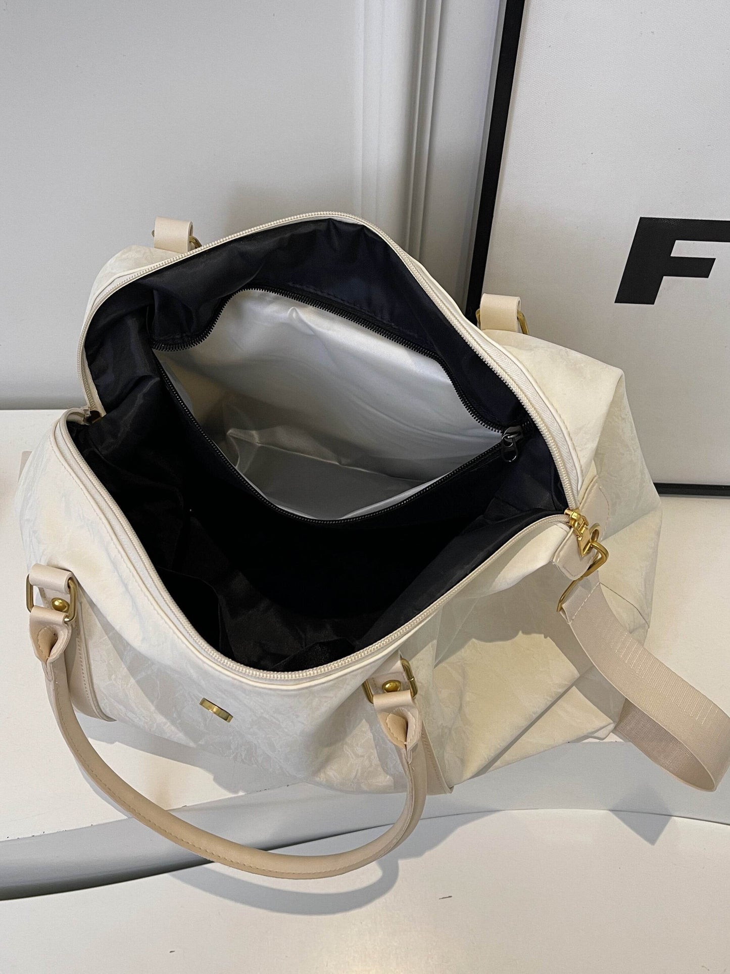Large Capacity Hand-Carrying Short Travel Travel Bag Female Business Trip Lightweight Luggage Bag Waterproof Portable Luggage Bag Travel - Price Value Store